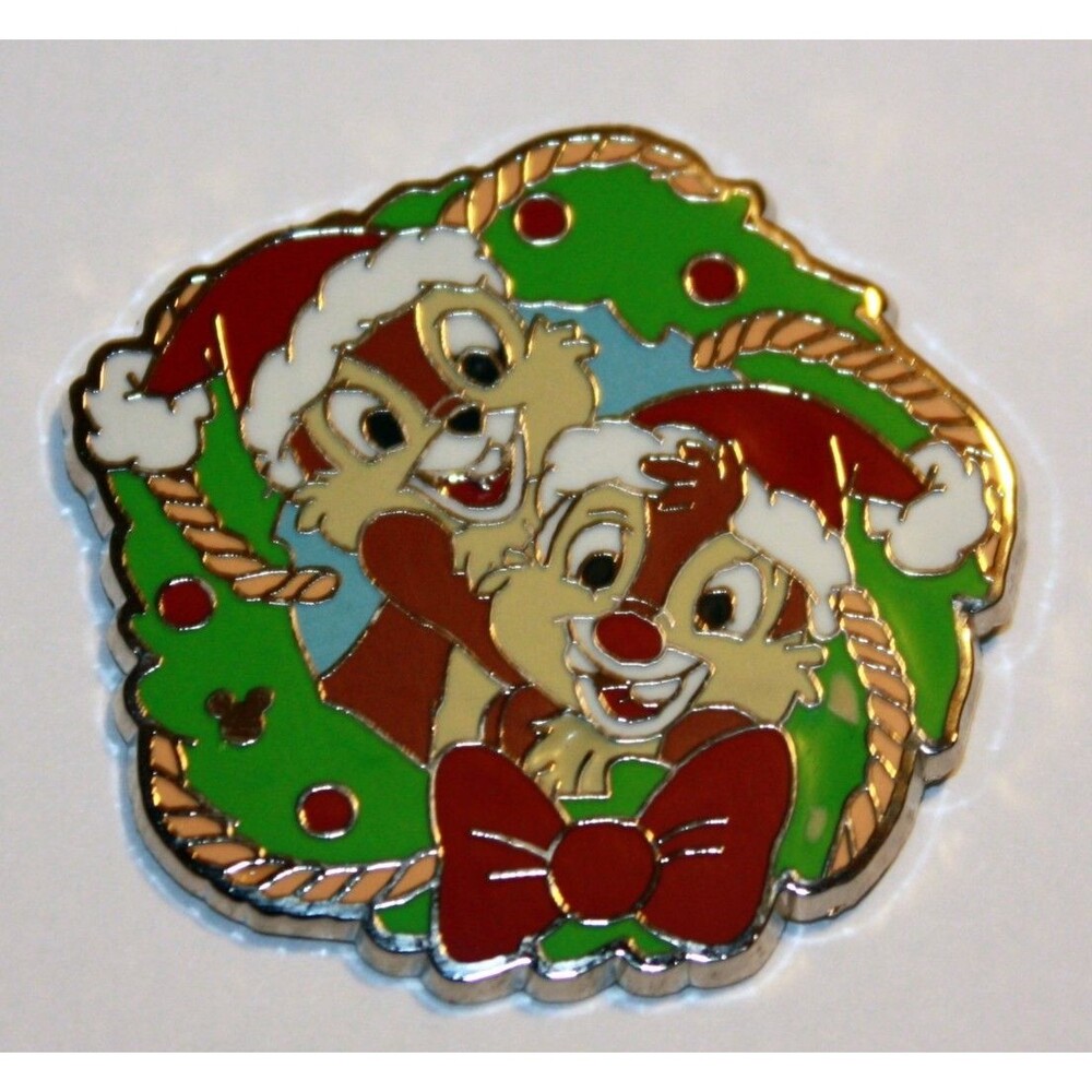 DLR - 2006 - Holiday Wreath Hotel Lanyard - Chip & Dale